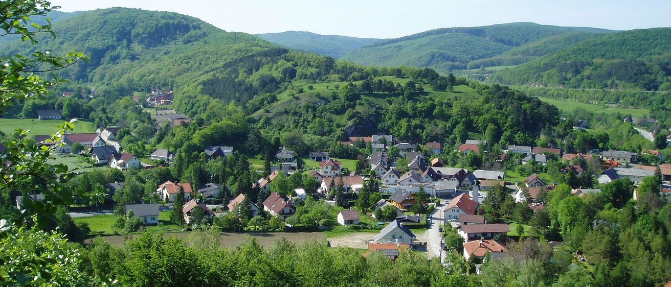 Blick_ueber_alland_vom_buchberger_steinbruch