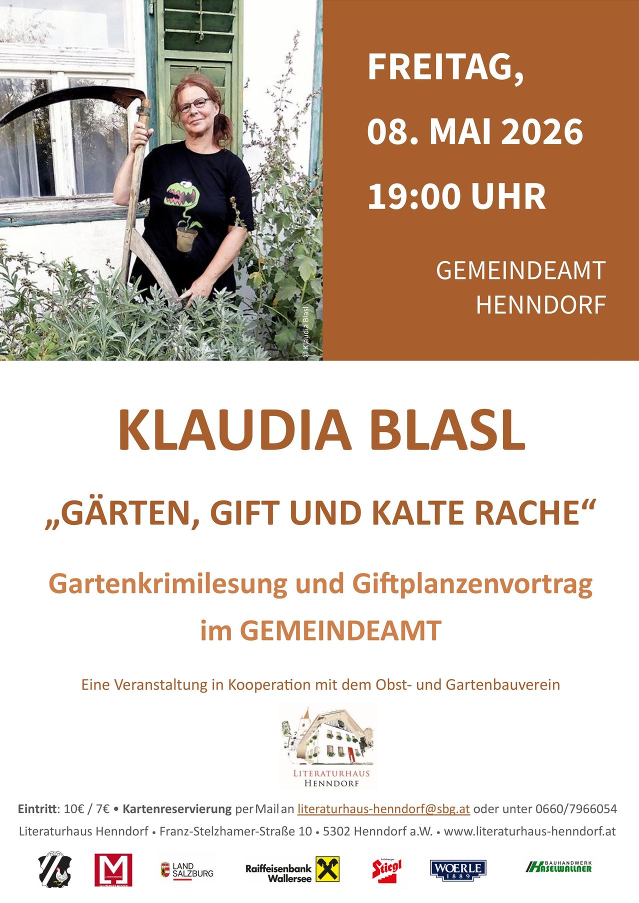 Plakat für eine Gartenveranstaltung mit Claudia Blasl. Die Veranstaltung umfasst eine Gartenkrimiführung und einen Geschenkpflanzenvortrag im Gemeindeamt in Henndorf. Datum und Uhrzeit sind 8. Mai 2026, 19:00 Uhr.