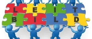 Eine Gruppe blauer Figuren, die ein Puzzle bilden, das das Wort 'GLAUBEN' buchstabiert. Jedes Puzzleteil hat eine andere Farbe. Die Figuren halten Händchen und bilden einen Kreis.