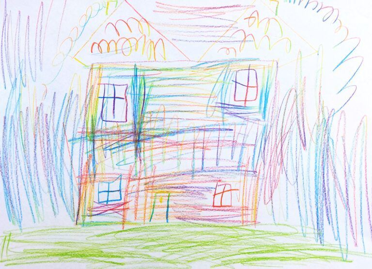 Eine farbenfrohe Zeichnung eines Hauses mit mehreren Fenstern und einer Tür, umgeben von Bäumen und einem Regenbogen.