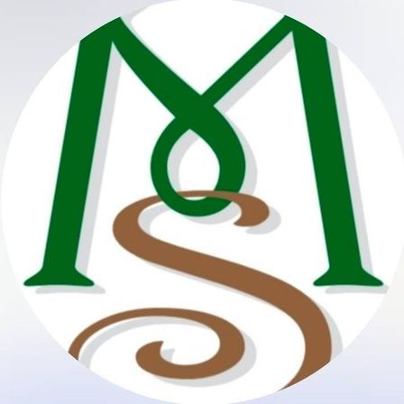 Ein weißes Kreislogo mit zwei verschlungenen grünen M's und einem braunen S in der Mitte.