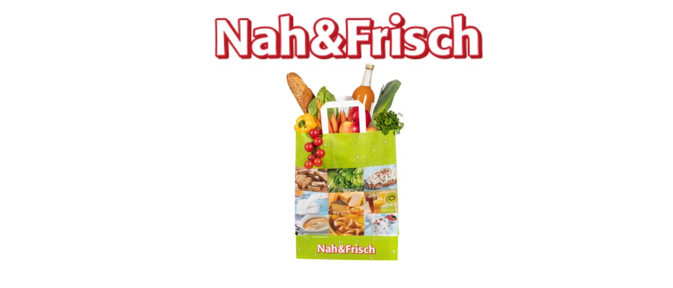 Ein grüner Einkaufsbeutel gefüllt mit verschiedenen Lebensmitteln und Getränken. Der Beutel trägt den Namen 'Nah&Frisch'. Darüber steht in Rot geschrieben 'Nah&Frisch'.