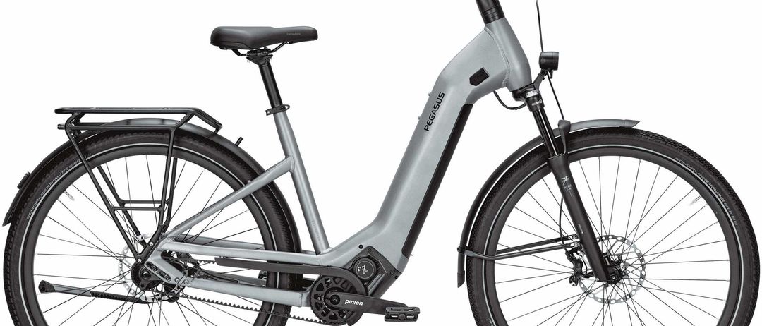 Bild enthält, Moped, Motor Scooter, Motorcycle, Transportation, Vehicle, Bicycle, Machine, Wheel