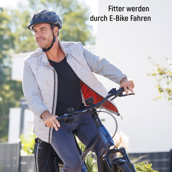 Bild enthält, Helmet, Adult, Male, Man, Person, Bicycle, Wheel, Coat, Cycling, Face