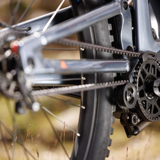 Bild enthält, Machine, Spoke, Wheel, Coil, Rotor, Bicycle, Alloy Wheel, Tire