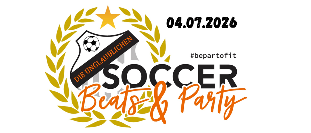 Auf einem weißen Hintergrund befindet sich ein Logo mit einem Fußball, 'Soccer Beats & Party' in fetter schwarzer Schrift und einem grünen Kranz. Über dem Kranz steht der Hashtag #bepartofit.