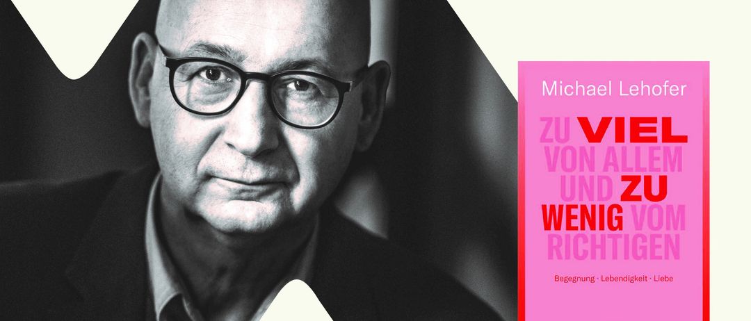 Ein Plakat mit dem Gesicht eines Mannes, einer Brille, einem Buchcover und einem Datum für eine Präsentation von Michael Lehofer.