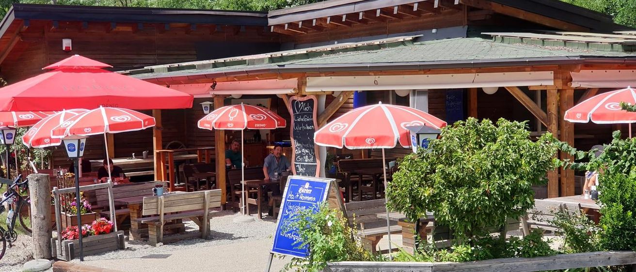 Bild enthält, Outdoors, Shelter, Restaurant, Person, Cafe, Hotel, Housing, Resort, Patio, Plant