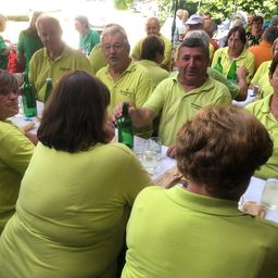 Bild enthält, Adult, Female, Person, Woman, Photography, Portrait, People, Male, Man, Beer