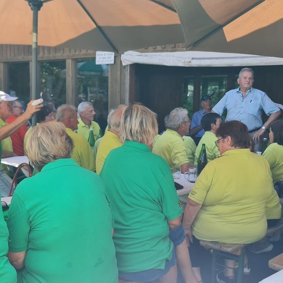 Bild enthält, People, Person, Boy, Child, Male, Hat, Adult, Man, Glasses, Cup