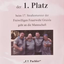 Bild enthält, T-Shirt, Advertisement, Poster, Person, Photography, Portrait, Adult, Male, Man, People