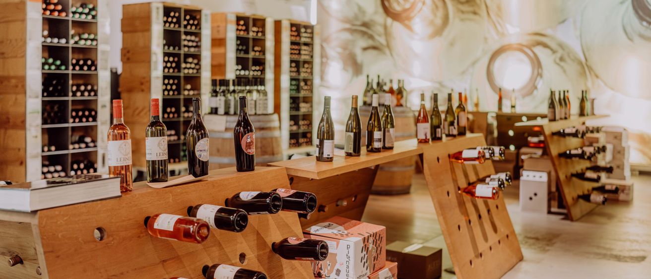 Bild enthält, Alcohol, Beverage, Liquor, Wine, Wine Cellar, Box