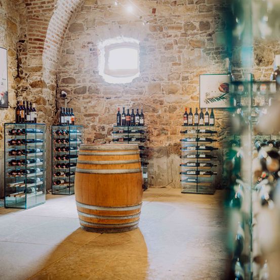 Bild enthält, Alcohol, Beverage, Liquor, Wine, Wine Cellar, Architecture, Building