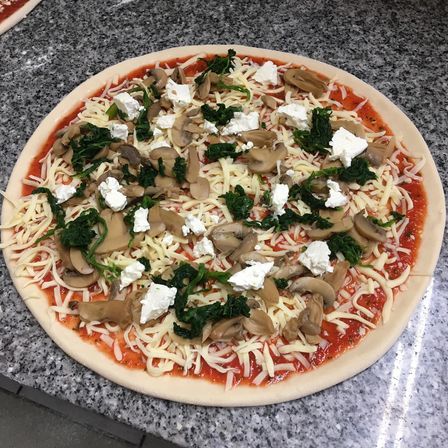 Bild enthält, Food, Food Presentation, Pizza, Meal, Dish, Plate