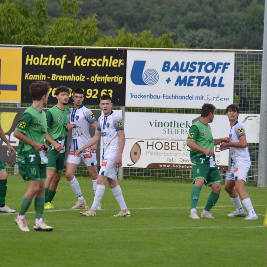 Bild enthält, Shoe, People, Person, Boy, Male, Teen, Football
