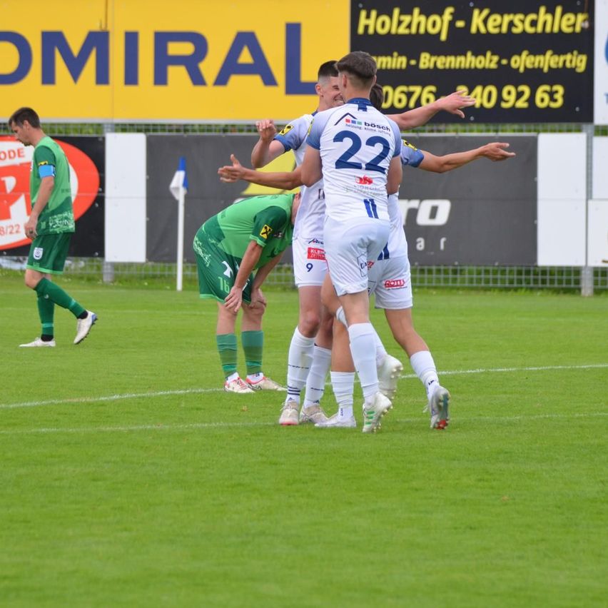 Bild enthält, Footwear, Shoe, People, Person, Glasses, Face, Football, Soccer