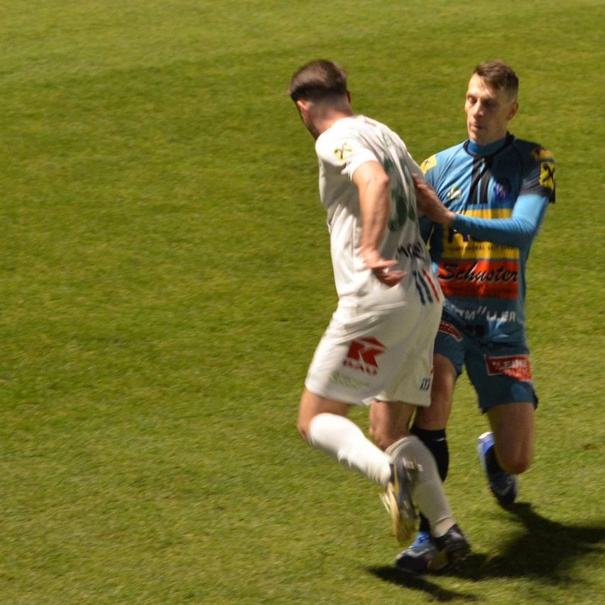 Bild enthält, Sphere, Football, Soccer, Soccer Ball, Sport, People, Person, Clothing, Footwear, Shoe