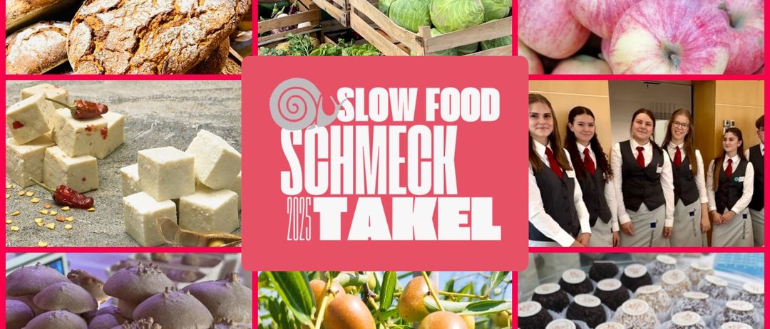 Eine Collage von Lebensmitteln, darunter Brot, Gemüse, Pilze und Desserts. Der zentrale Text lautet 'Slow Food Schmeck 2023 Tafel' mit einem Logo und drei Personen in Uniformen.