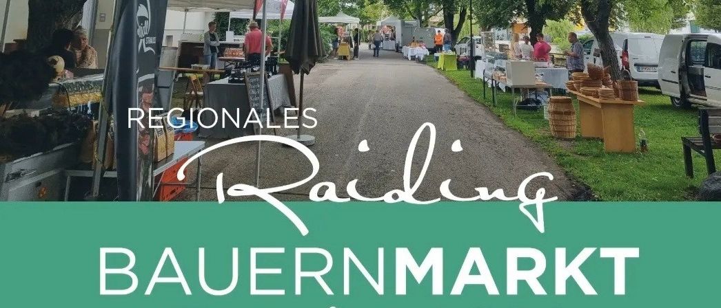 Bild enthält, Advertisement, Poster, Bazaar, Market, Shop, Person, City, Car, Outdoors, Grass