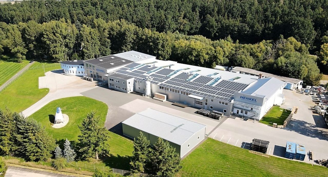 Bild enthält, Outdoors, Architecture, Building, Aerial View, Electrical Device, Solar Panels