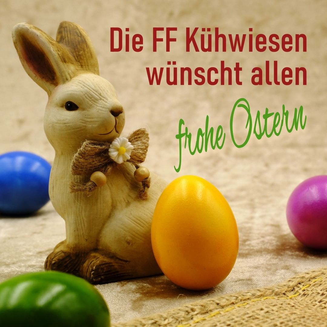 Eine Keramikhase mit einer Blume ruht auf einem Osterei. Dahinter befinden sich weitere Ostereier in verschiedenen Farben. Der Text lautet: 'Die FF Kühwiesen wünscht allen frohe Ostern.'