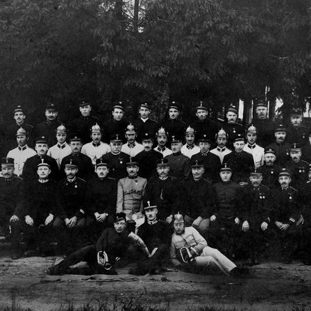 Bild enthält, People, Person, Adult, Male, Man, Team, Shoe, Face