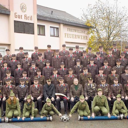 Bild enthält, People, Person, Groupshot, Boy, Child, Male, Baby, Suit, Head