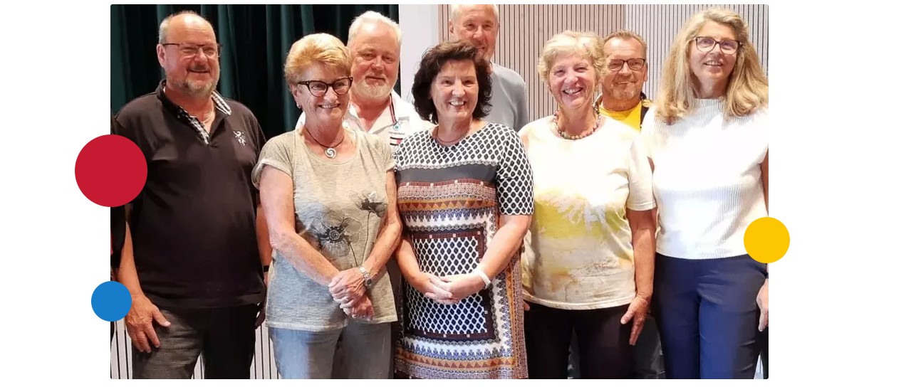 Bild enthält, Head, Person, Face, Adult, Female, Woman, Happy, Hand, Male, Man