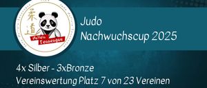 Judo Nachwuchscup 2024 mit einem Panda, der ein rotes Band trägt. Das Plakat zeigt drei Bronzemedaillen. Das Team belegt Platz 7 von 23 Vereinen.