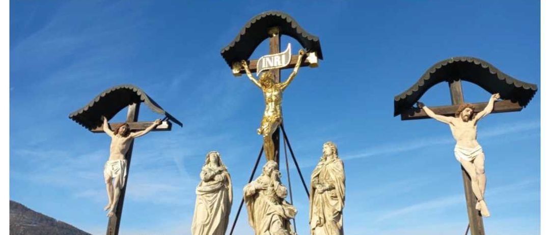 Bild enthält, Advertisement, Cross, Symbol, Poster, Person, Adult, Female, Woman, Bride