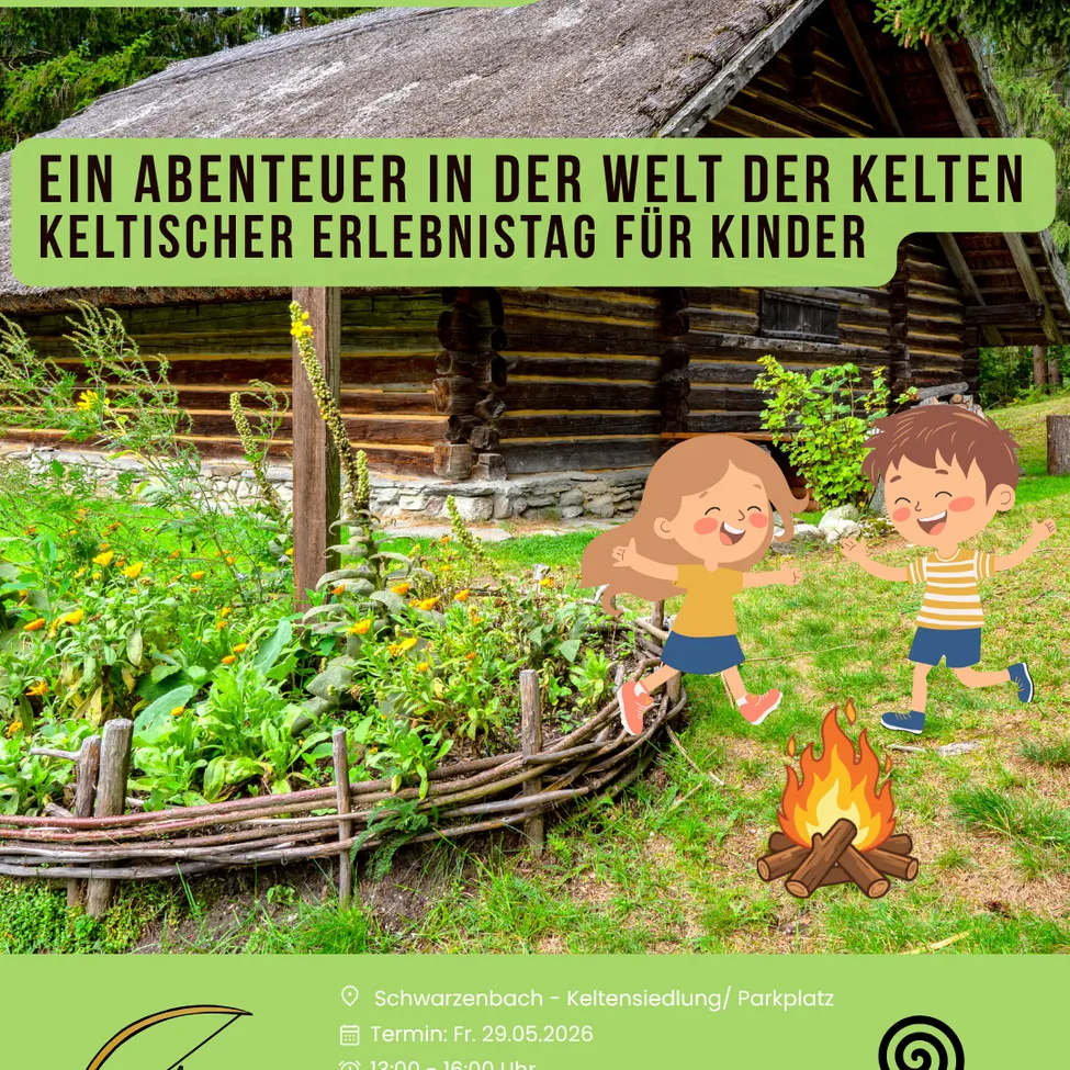Zwei Kinder laufen um ein Lagerfeuer. Ein Blockhaus ist im Hintergrund. Die Veranstaltung ist für Kinder.