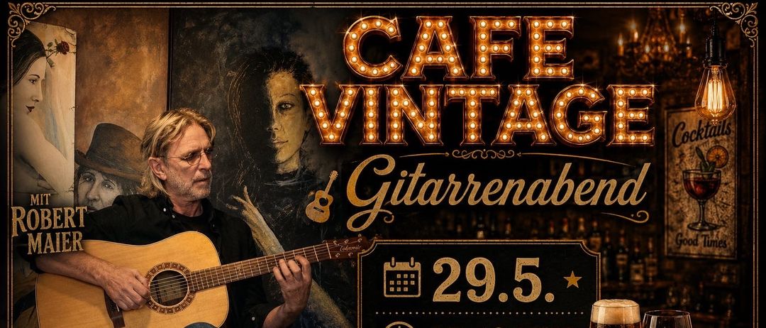 Ein Mann spielt Gitarre im Cafe Vintage. Ein Schild sagt Live Music. Ein Plakat zeigt das Porträt einer Frau, eine Gitarre und Text für einen Gitarrenabend am 29. Mai.