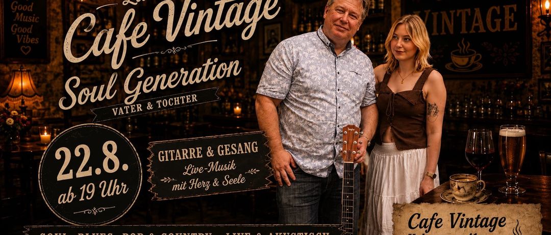 Ein Mann und eine Frau stehen in einer Vintage-Bar, der Mann hält eine Gitarre und lächelt, hinter ihnen steht ein Schild mit der Aufschrift 'Live im Vintage Generation'.