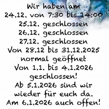 Postkarte mit Weihnachtsdekoration. Es kündigt die Schließung vom 24. bis 27. Dezember 2025 an. Geöffnet vom 28. bis 31. Dezember 2025. Geschlossen vom 1. bis 4. Januar 2026. Wiedereröffnung am 5. Januar 2026 und offen am 6. Januar 2026. Team vom Vintage Cafe wünscht Frohe Weihnachten und ein gutes neues Jahr.