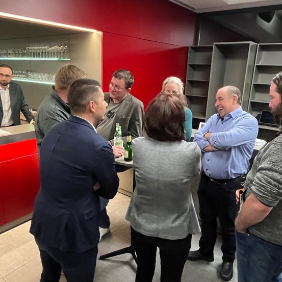 Bild enthält, Shoe, Adult, Male, Man, Person, People, Boy, Child, Female, Woman