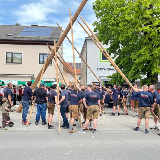 Bild enthält, People, Person, Shoe, Adult, Male, Man, E-scooter, Hat, Glasses