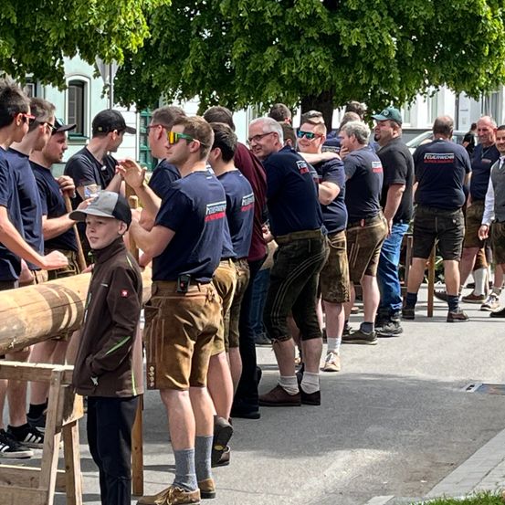 Bild enthält, Shorts, People, Person, Adult, Male, Man, Boy, Teen, Shoe, Jeans