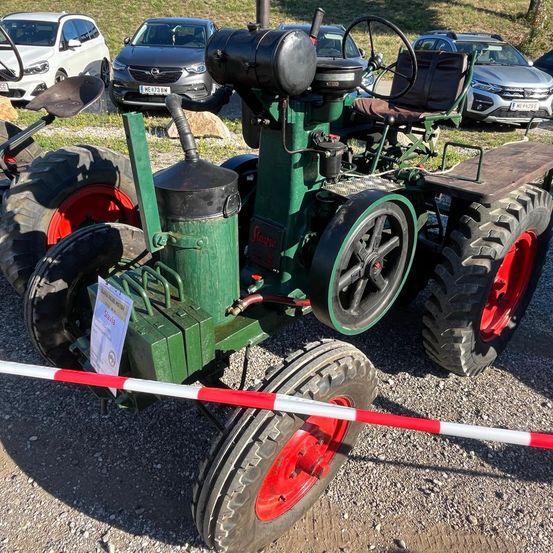 Bild enthält, Tire, Outdoors, Machine, Wheel, Nature, Car, Transportation, Vehicle, Tractor, Lawn Mower