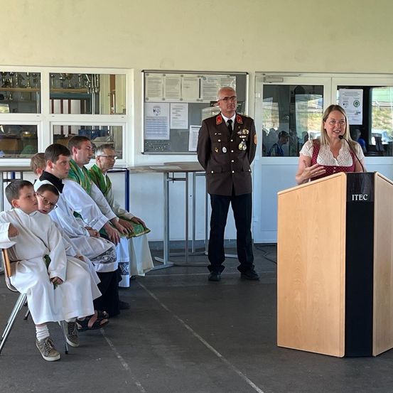 Bild enthält, Crowd, Person, Adult, Female, Woman, Audience, Male, Man, Boy, Child