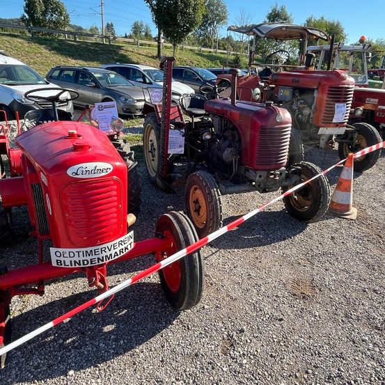Bild enthält, Outdoors, Car, Transportation, Vehicle, Machine, Wheel, Tire, Nature