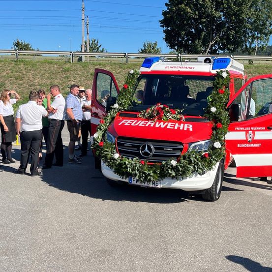 Bild enthält, Person, Car, Transportation, Vehicle, Machine, Wheel