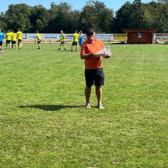 Bild enthält, Clothing, Footwear, Shoe, Person, Running, Shorts, Ball, Sport, Tennis, Tennis Ball