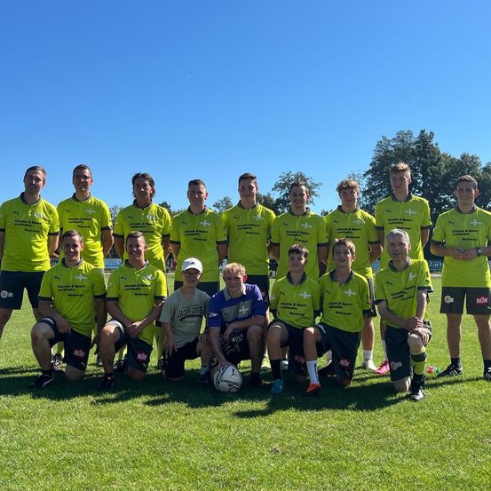 Bild enthält, People, Person, Groupshot, Rugby, Rugby Ball, Sport, Soccer Ball, Adult, Male, Man