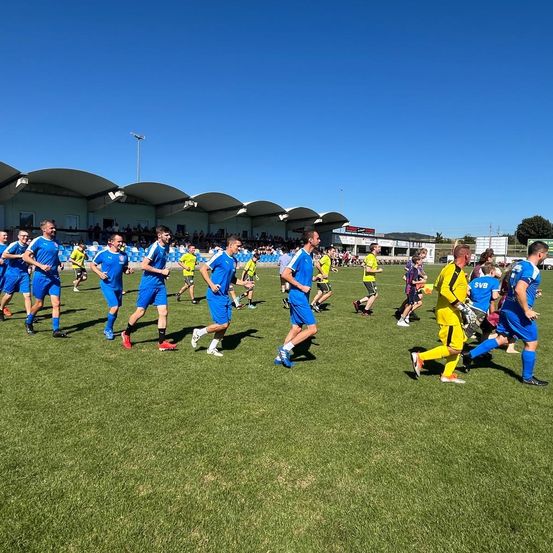 Bild enthält, Person, Adult, Male, Man, Rugby, Sport, Clothing, Footwear, Shoe