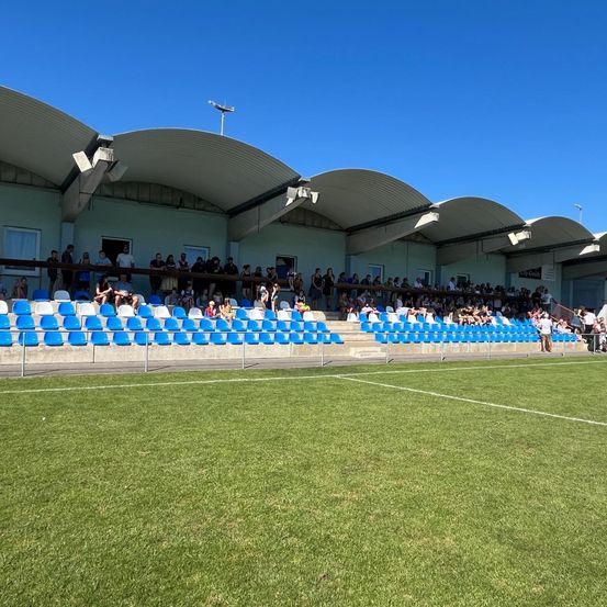 Bild enthält, People, Person, Crowd, Architecture, Arena, Building, Head