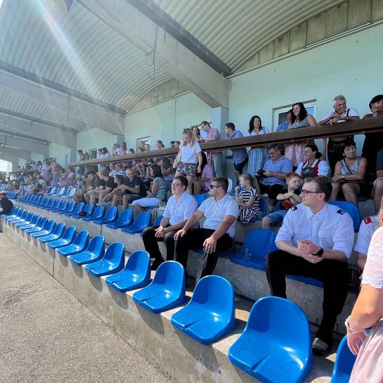 Bild enthält, People, Person, Crowd, Adult, Male, Man, Audience, Classroom, Lecture, Face