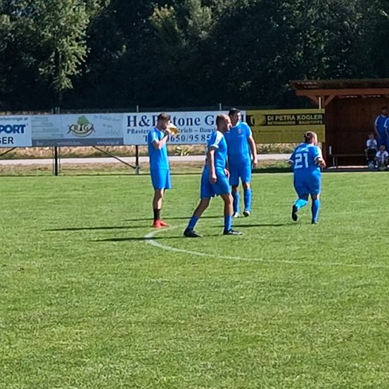 Bild enthält, Person, Clothing, Footwear, Shoe, Football, Soccer, Sport