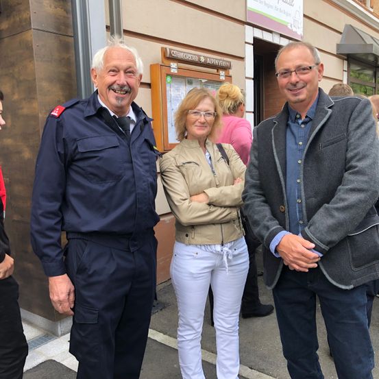 Bild enthält, Pants, Coat, Jacket, Blazer, People, Person, Jeans, Adult, Male, Man