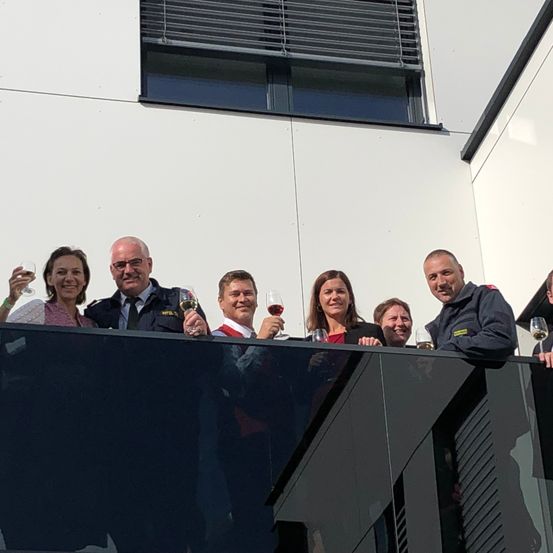 Bild enthält, Adult, Female, Person, Woman, Male, Man, People, Face, Head, Crowd