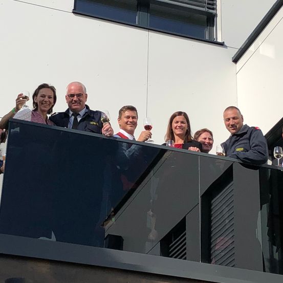 Bild enthält, Adult, Female, Person, Woman, Male, Man, Face, People, Formal Wear, Suit